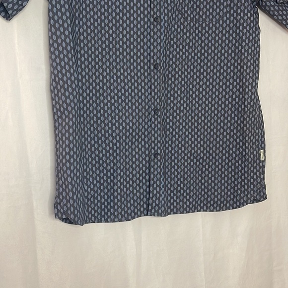 VOYAGER PATTERNED SHORT SLEEVE BUTTON DOWN (M) - Picture 3 of 8